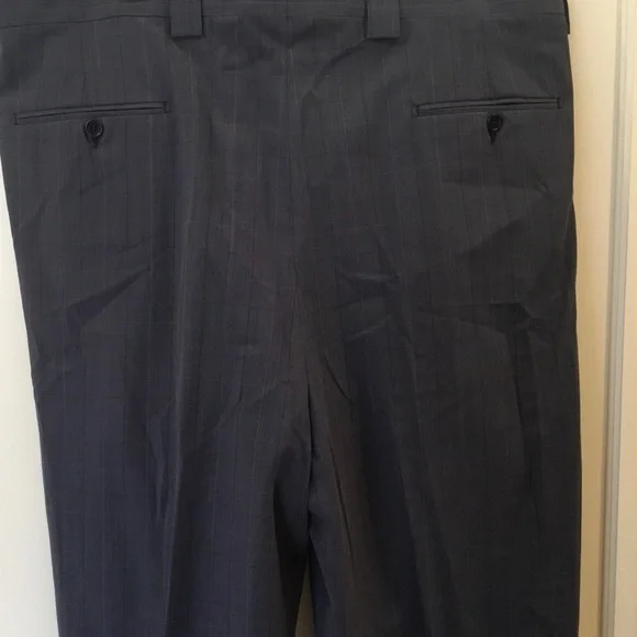 Men’s Sophisticated Charcoal Suit 44L - Picture 11 of 11